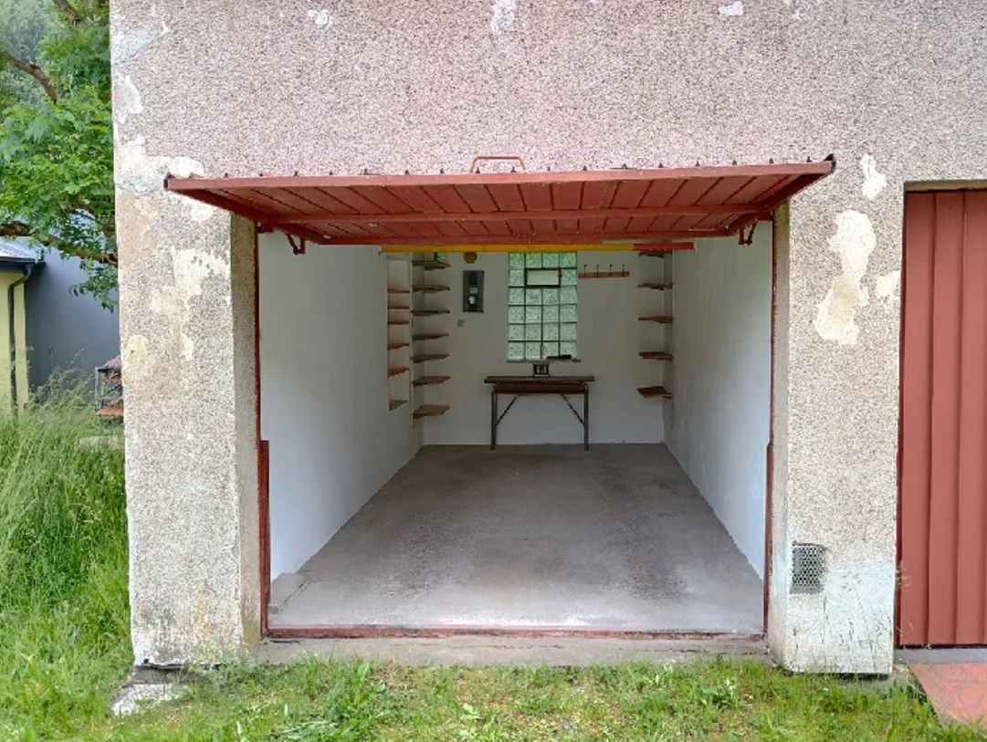 Pronájem garáže 16m2 Úpice
